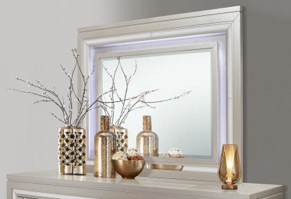 Paris-Mirror-Close-Up-1