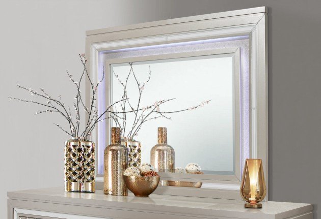 Paris-Mirror-Close-Up-1
